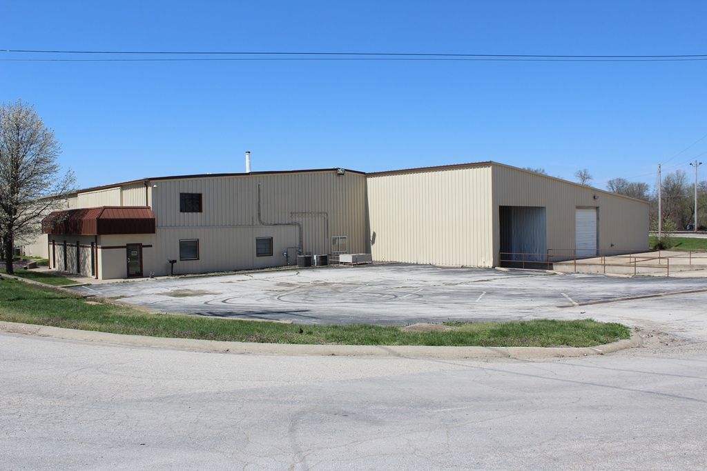 445 E Helm St, Brookfield, MO 64628